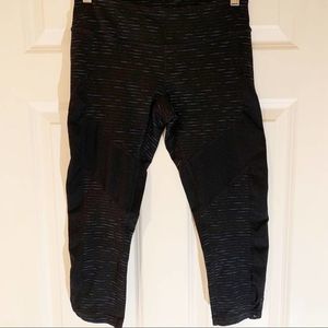 21-ZELLA Black Space Dyed Mid Rise Crop Leggings Size Small EUC